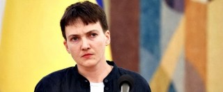 Copertina di Nadia Savchenko, torna libera la top gun ucraina incarcerata in Russia da 2 anni