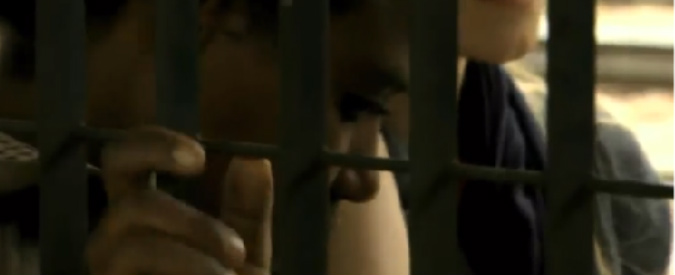 Copertina di Servizio Pubblico, sognando la Germania: il treno della speranza dei profughi