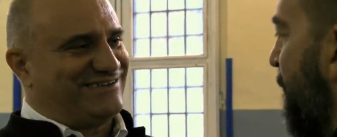 Copertina di Servizio Pubblico, slot machine: lo strano caso dello sceriffo del web Umberto Rapetto