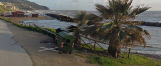 Copertina di Agrigento, la strana guerra del parcheggio in spiaggia. È illegale, ma porta voti