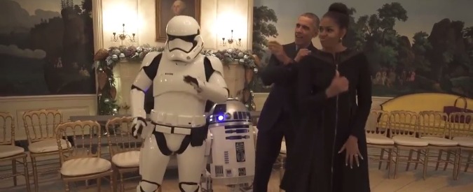 Star Wars Day, Barack e Michelle Obama ballano con il robot R2-D2 e le truppe d’assalto dell’Impero
