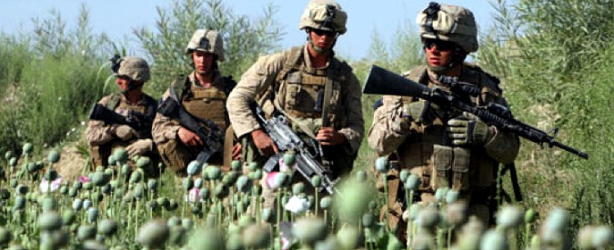 Copertina di Eroina, “93% è afghana grazie a Usa e Nato. Italia? 120 milioni l’anno a questa guerra”