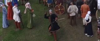 Copertina di Russia, drone non gradito al festival medievale: cecchino in costume si vendica