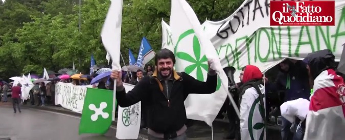 Copertina di Elezioni Varese, Renzi contestato dai militanti della Lega Nord con fischietti e striscioni