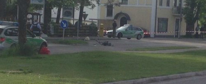 Copertina di Monaco, uomo accoltella passeggeri alla stazione al grido di “Allah Akbar”: un morto