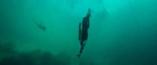 Copertina di Immersione libera, dalle Bahamas arriva il nuovo record: Trubridge scende a 122 metri di profondità