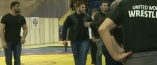 Copertina di Figlio di un ricco ceceno non accetta la sconfitta al torneo di lotta libera: bodyguard estrae la pistola