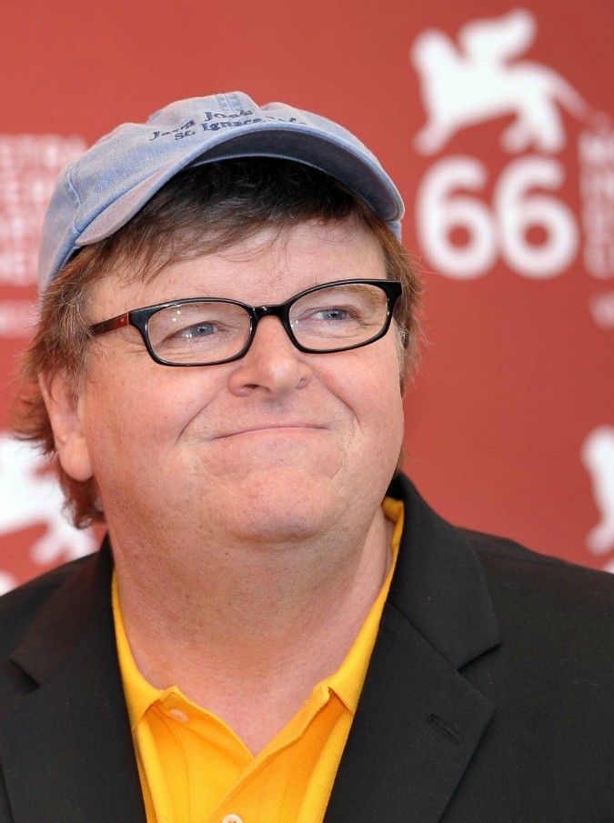 Michael Moore al cinema con “Where to invade the next”. Ma questa volta toppa: troppi pregiudizi pro Europa