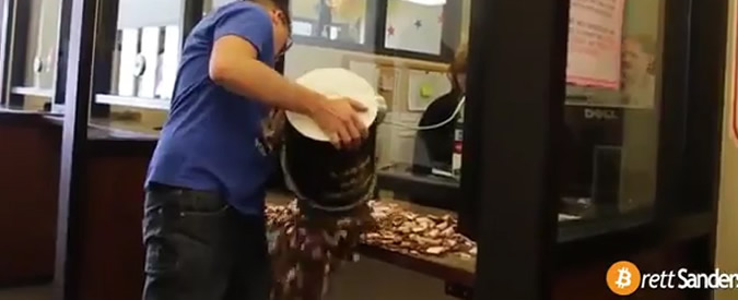 Copertina di Usa, per protesta paga la multa per eccesso di velocità con 22mila monete da un centesimo