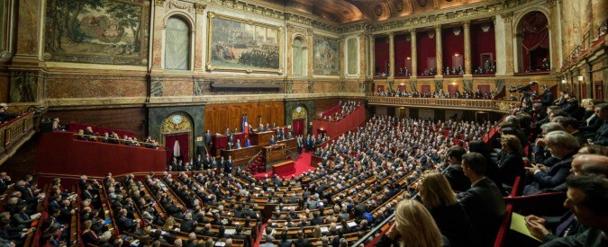 Francia, le ministre contro le violenze sessuali dei colleghi