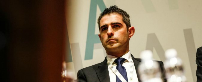 Federico Pizzarotti indagato, malumori M5s: “Sapeva da più di 2 mesi, l’abbiamo letto sui giornali”