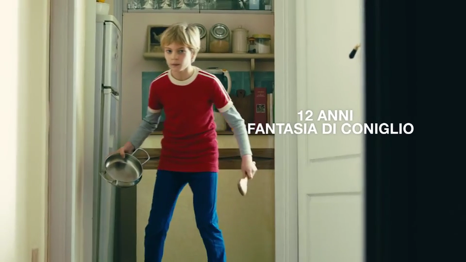 Copertina di Aidaa denuncia Poste Italiane: “Ritiri la pubblicità con il gatto pronto per essere cucinato”