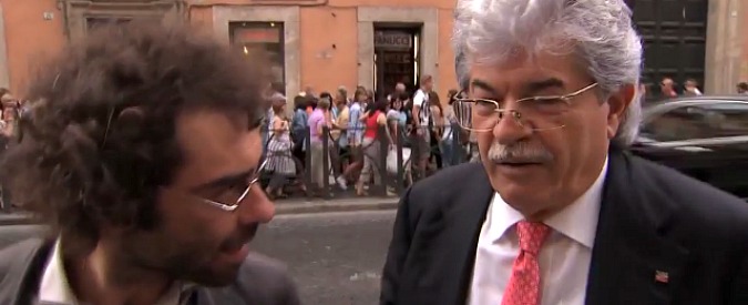 Copertina di Servizio Pubblico, viva Maria? Pannella la voleva legale, ma il Parlamento è tutta un’altra storia