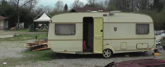 Copertina di Milano, dal campo rom alla politica: ‘Stop sgomberi, sì a villaggi dove si paghi l’affitto’