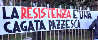 Copertina di Parma, striscioni di CasaPound davanti alle scuole: “La Resistenza è una cagata pazzesca”. Pizzarotti: “Vigliacchi”