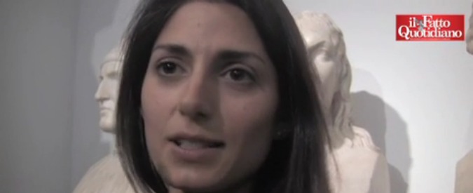 Copertina di Roma, Virginia Raggi: “No a privatizzazione servizi. Dico cose di sinistra? Sono di buonsenso”