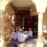 Muscat: venditori in relax nel vecchio suq