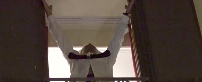 Copertina di Roma elezioni 2016, Grillo si affaccia con un appendino. E respira a pieni polmoni