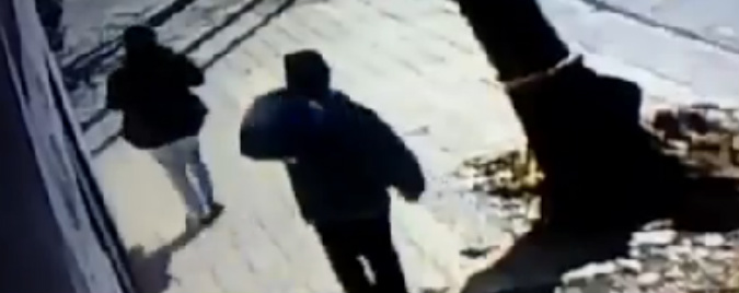 Copertina di Buenos Aires, tenta di rapire neonato: madre lotta col criminale e lo mette in fuga