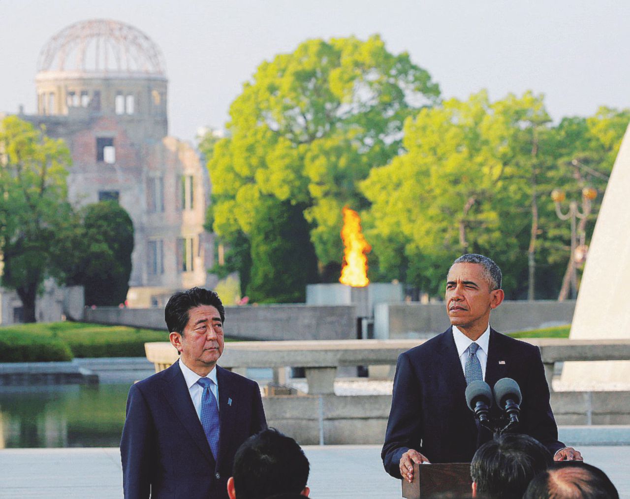 Memoriale - Il presidente Obama e il premier Abe al Memoriale della Pace di Hiroshima venerdì. Obama e il mite giapponese che non dimentica la Bomba