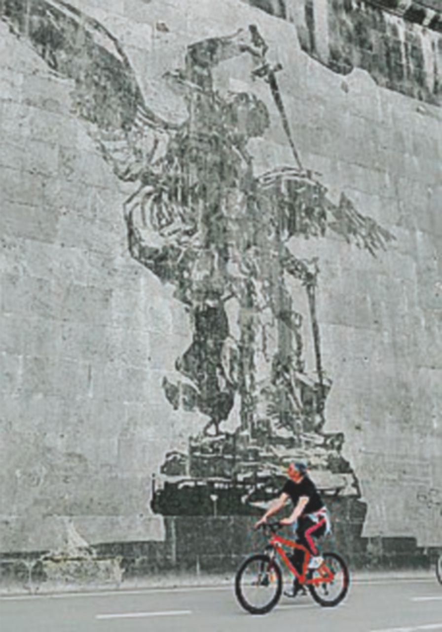 Vietati gli stand davanti al murales di Kentridge