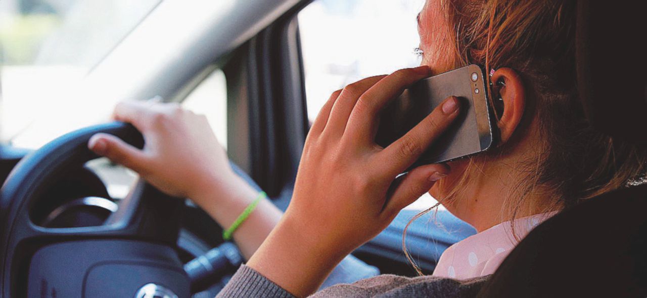 Copertina di “Il controllo dell’ex, l’ossessione  diventata una malattia sociale”