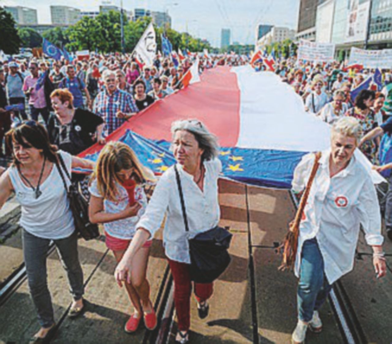 Varsavia in piazza contro il governo che vuole imbavagliare i giudici