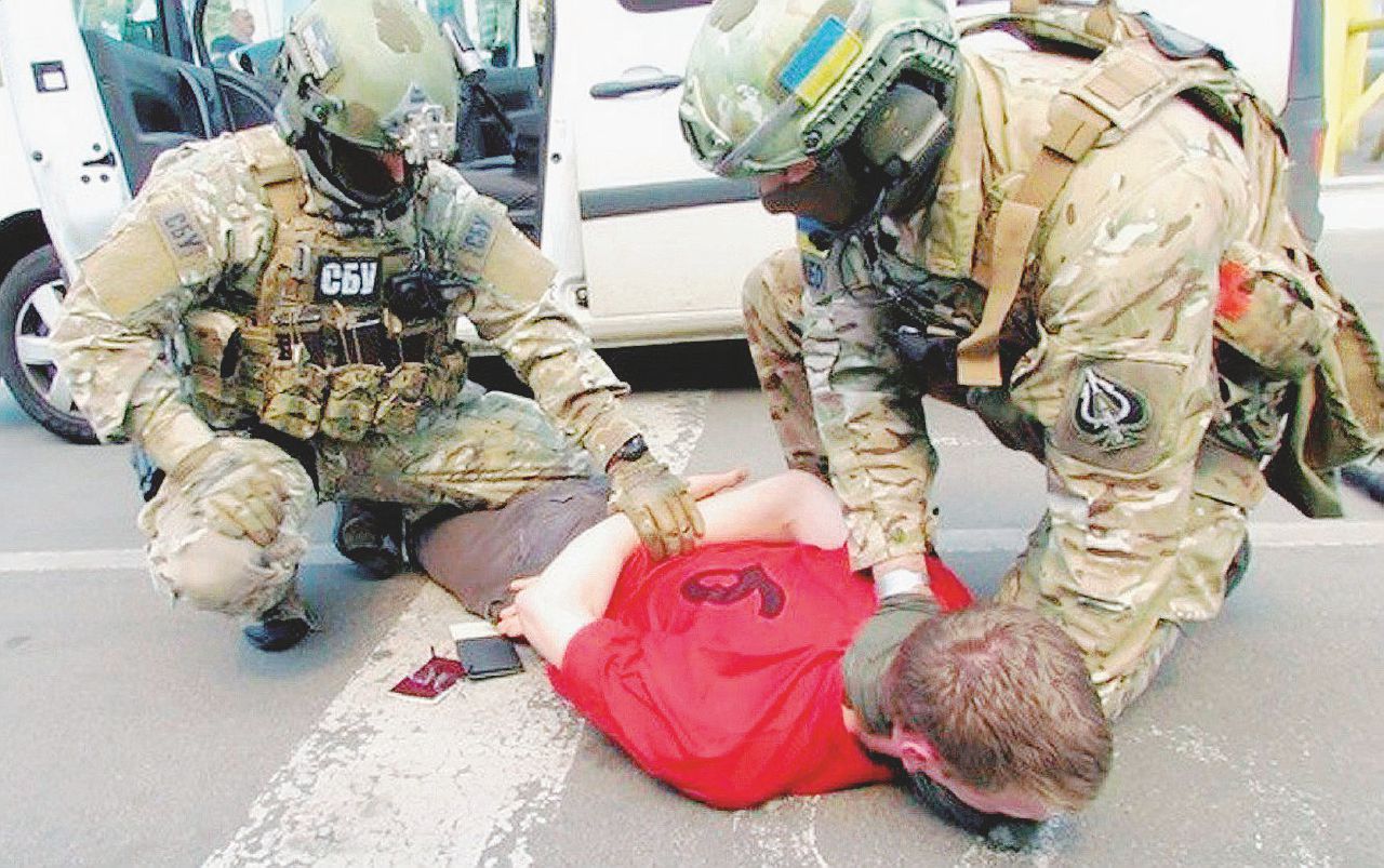 Copertina di Gregoire, il fascio-terrorista dall’Ucraina con tritolo