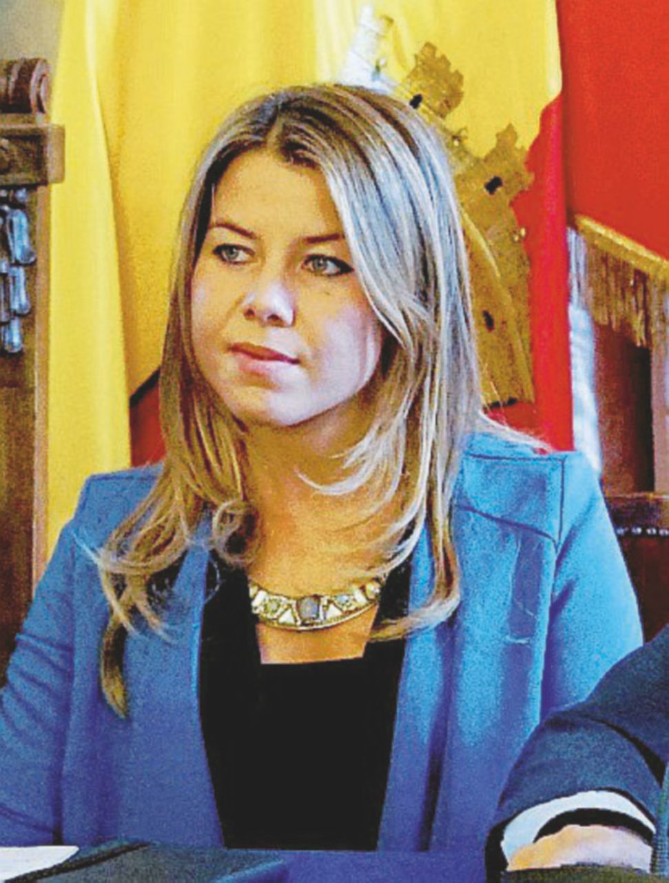 Copertina di “C’è voglia di riscatto, la città è con De Magistris”