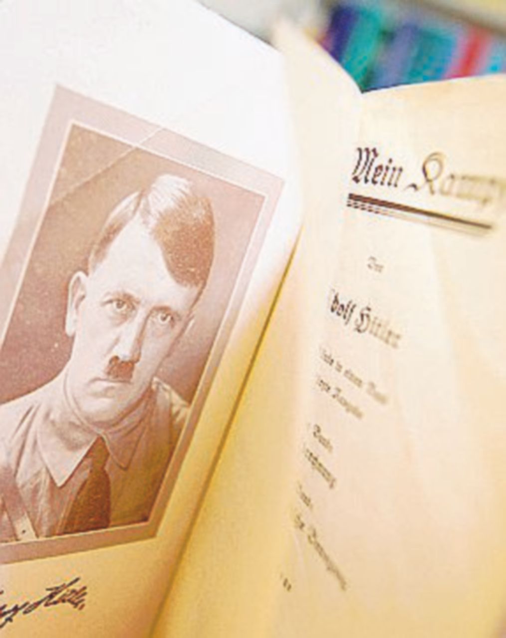 Copertina di E “Il Giornale” regala il Mein Kampf