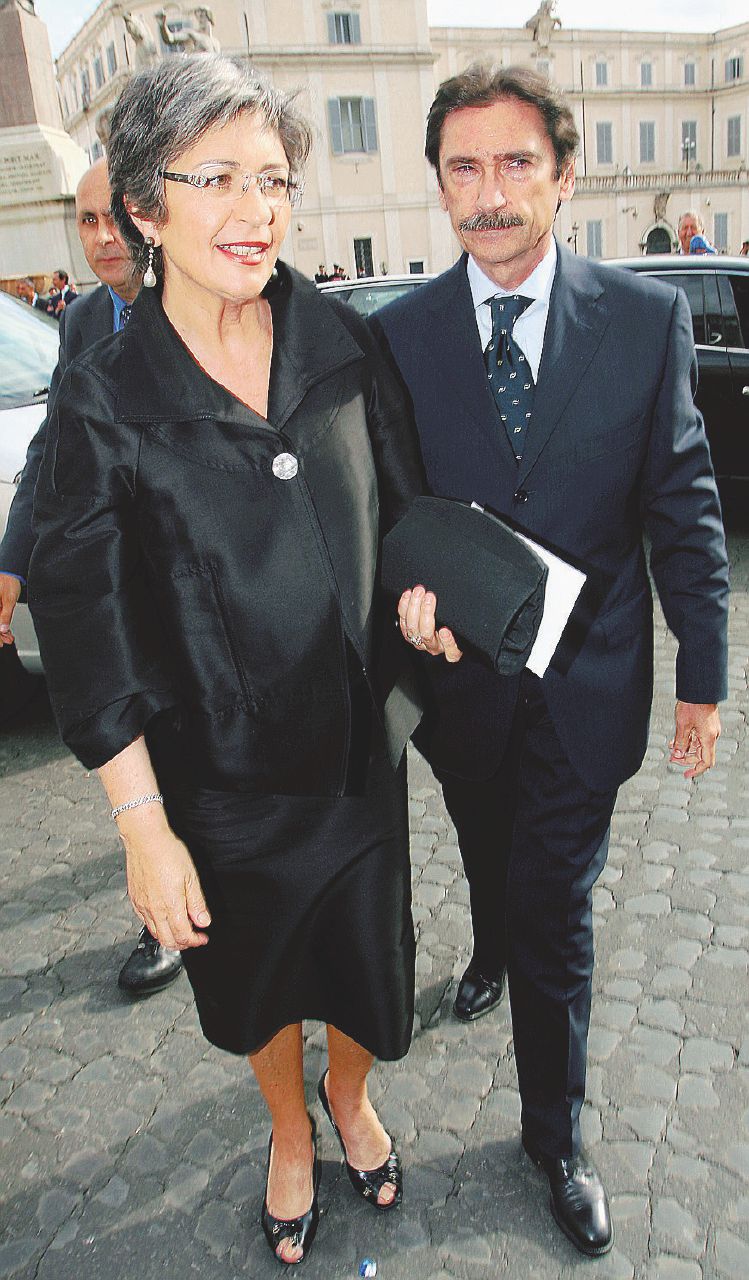 Copertina di Finocchiaro, condannato  il marito che le costò  il Colle