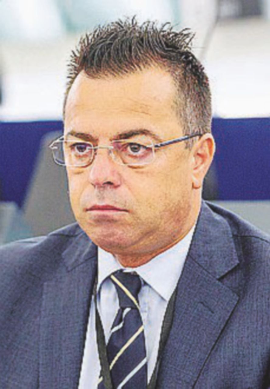 Morte Buonanno:  lo schianto per raccogliere il cellulare