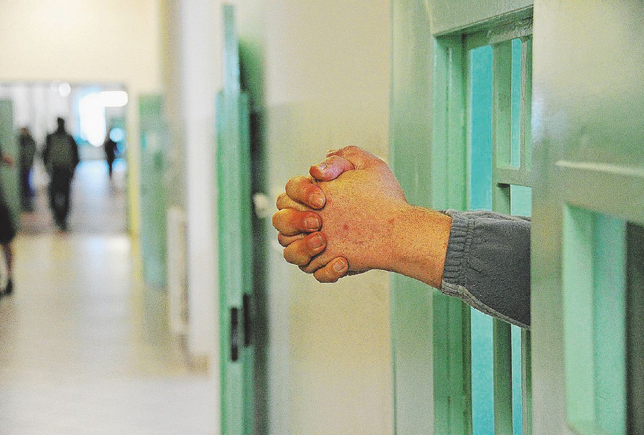 Copertina di Carceri al collasso: 8.353 i detenuti senza posto