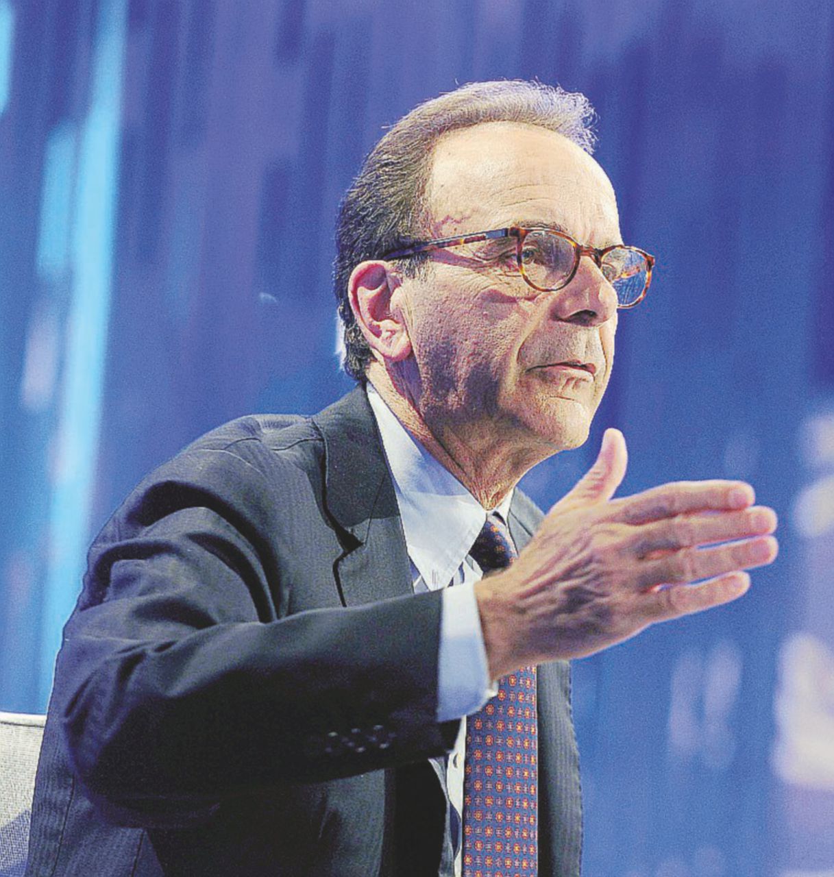 Milano, ballo-ballottaggio attorno alla barella di B.