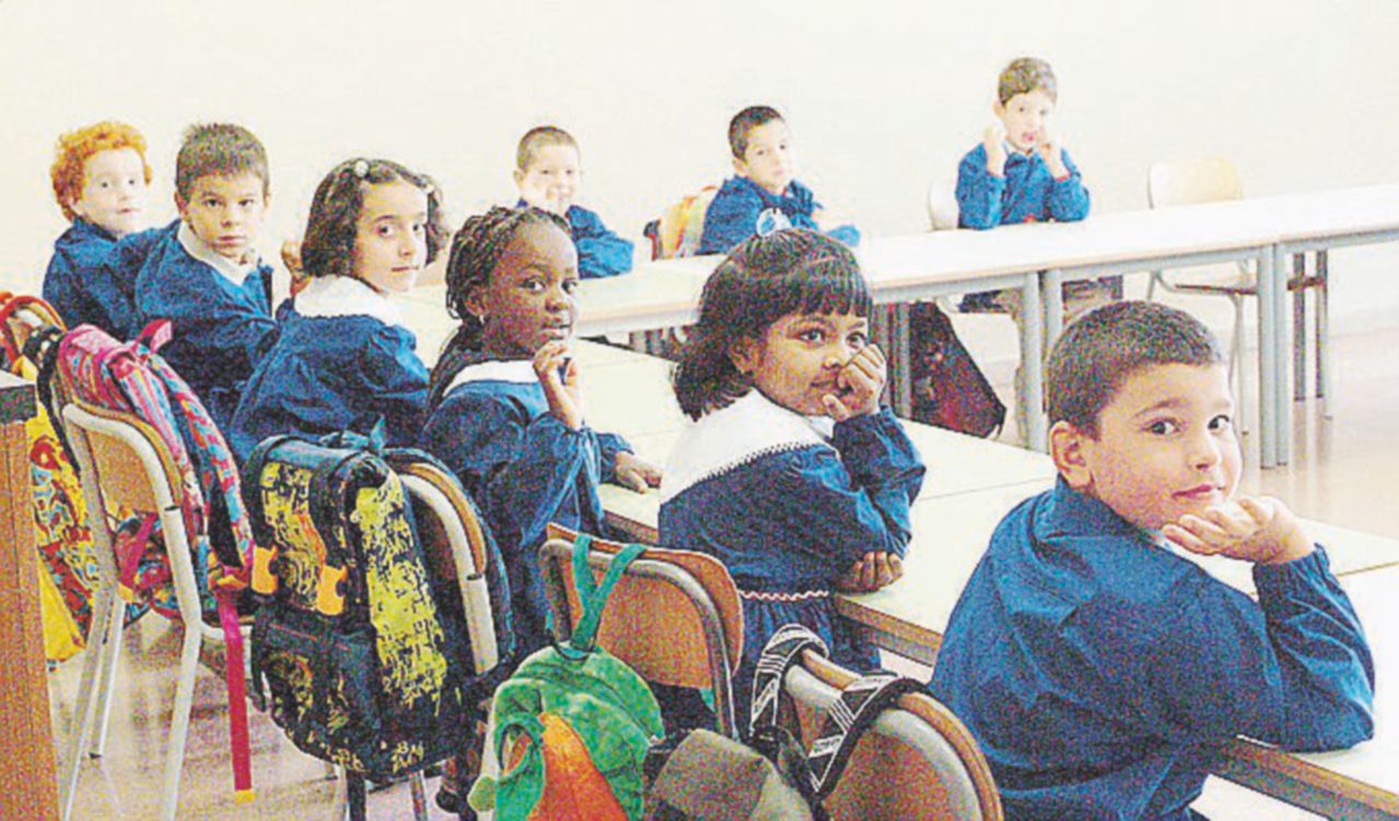 Tu chiamala buona scuola: in classe tornano divise e grembiuli