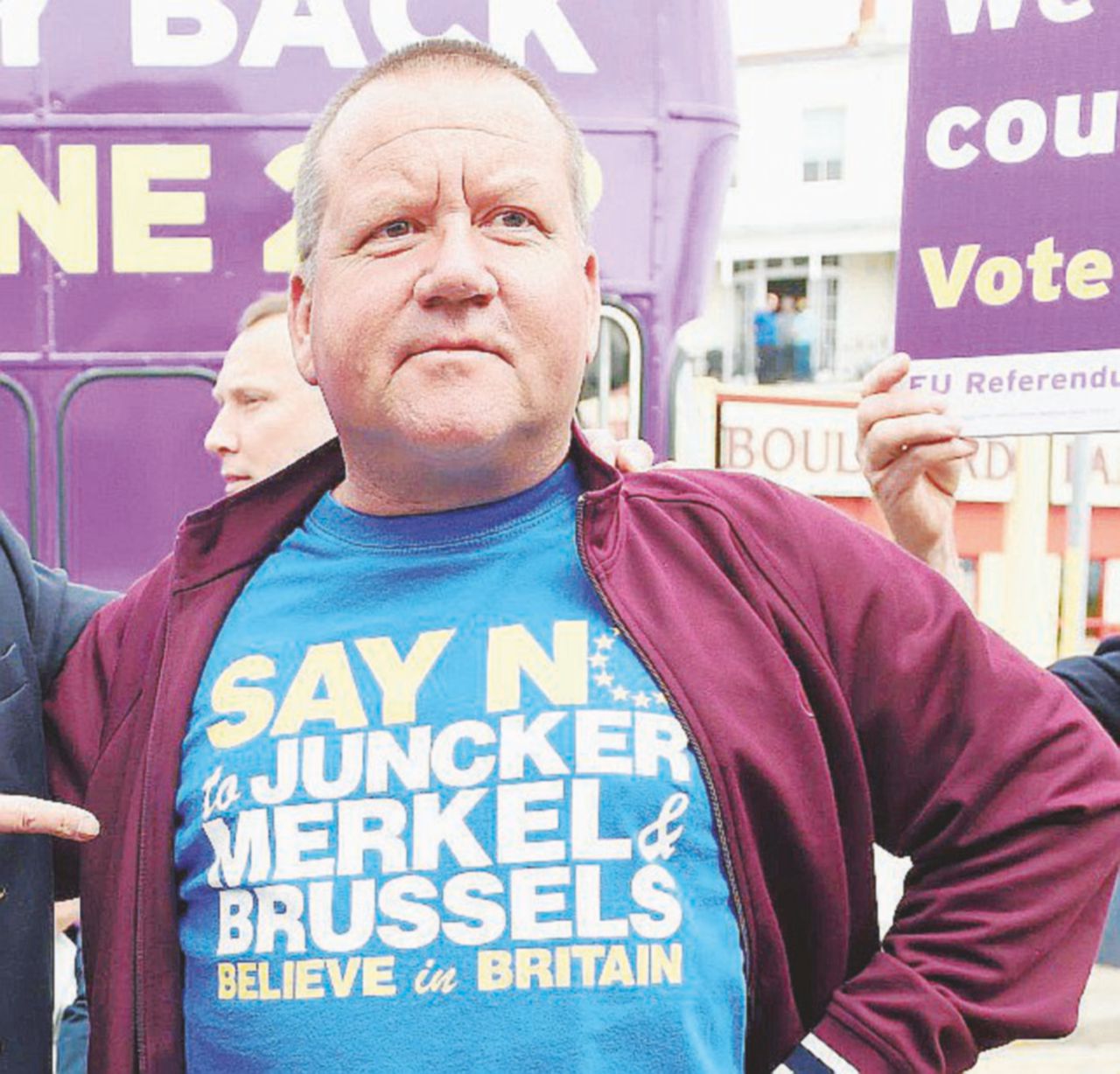 Il brindisi dai pub di campagna:  Leave unica strada