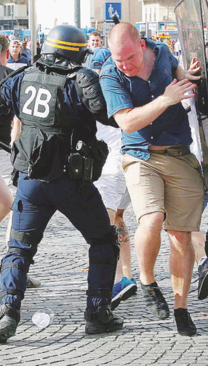 Stadio d’assedio permanente, Hollande s’incazza