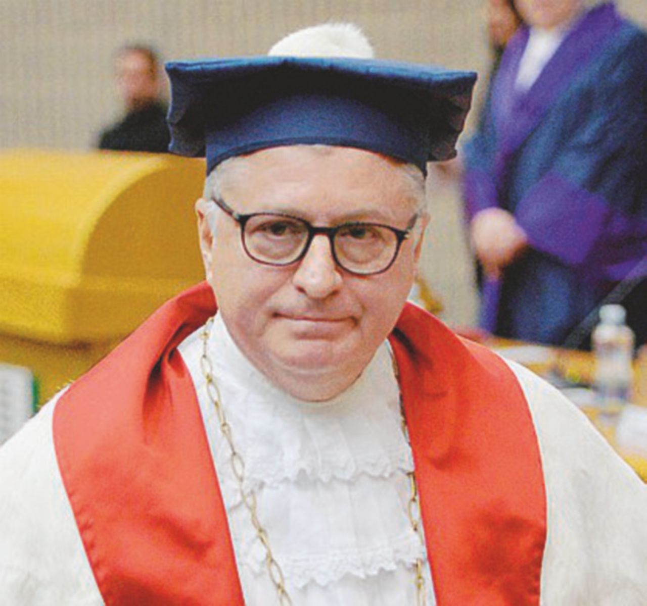 “O ritira il ricorso o non sarà mai prof”