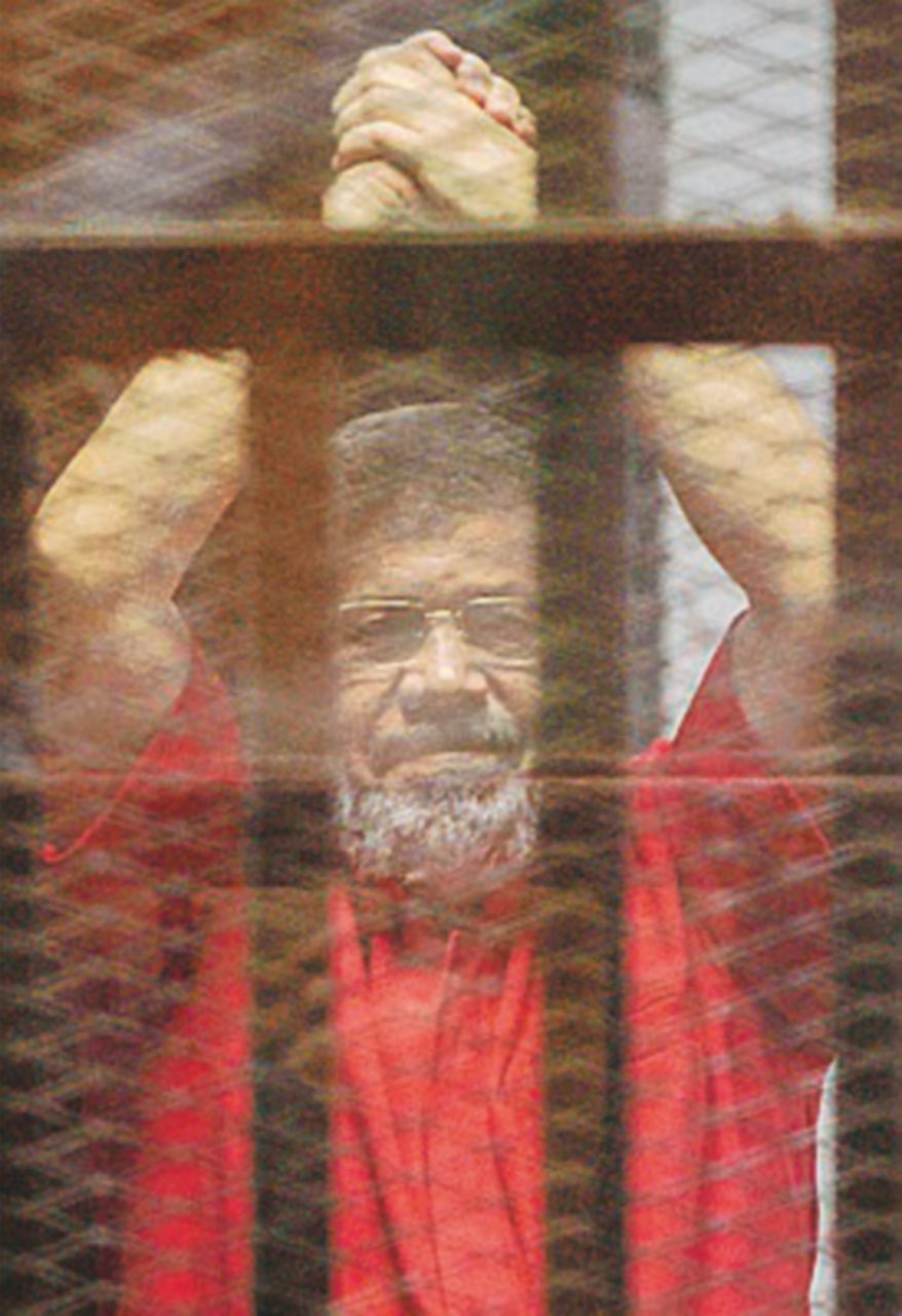 Ergastolo all’ex presidente Morsi. Due giornalisti condannati a morte