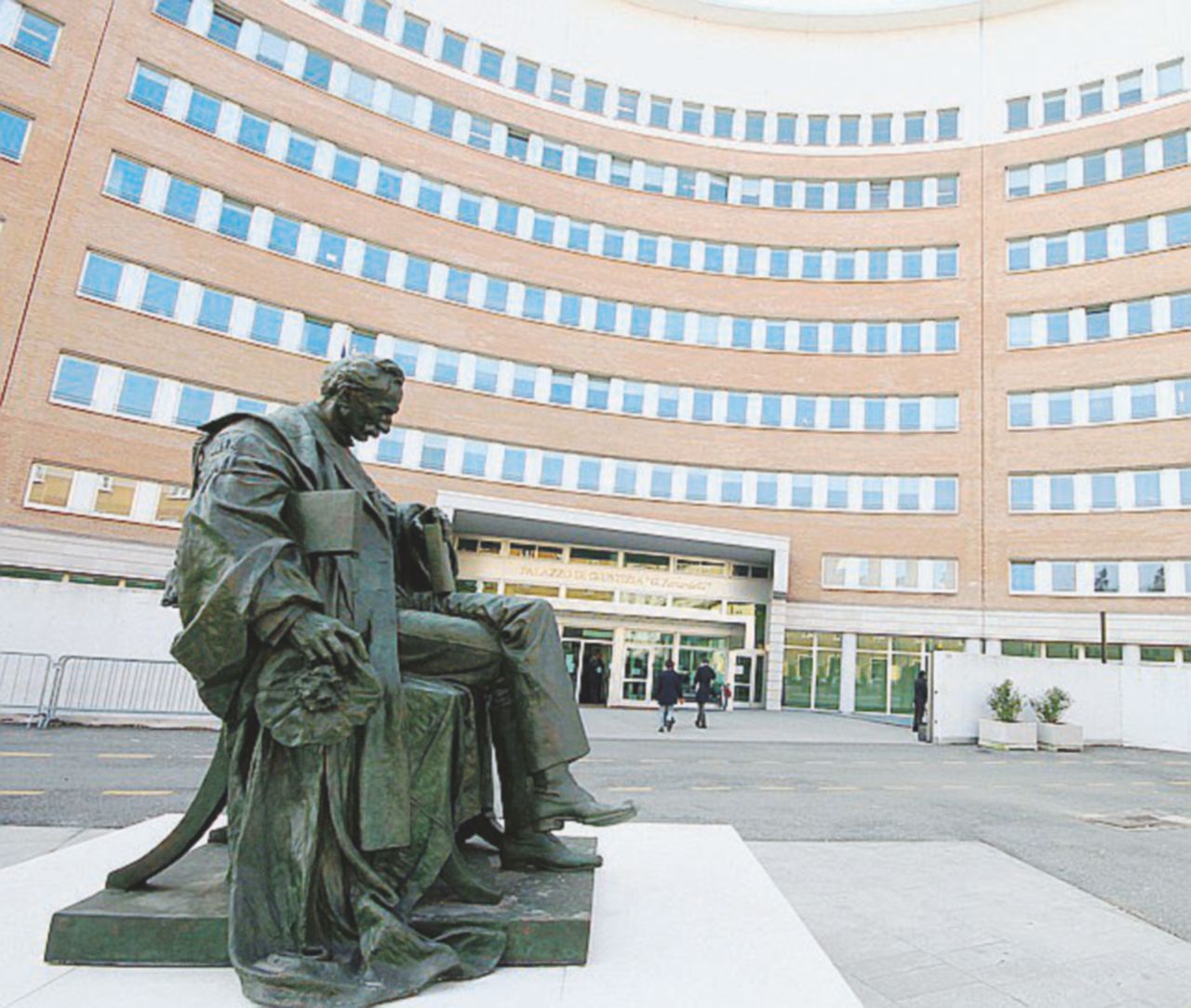 Copertina di E a Brescia l’antiterrorismo si svuota per i trasferimenti