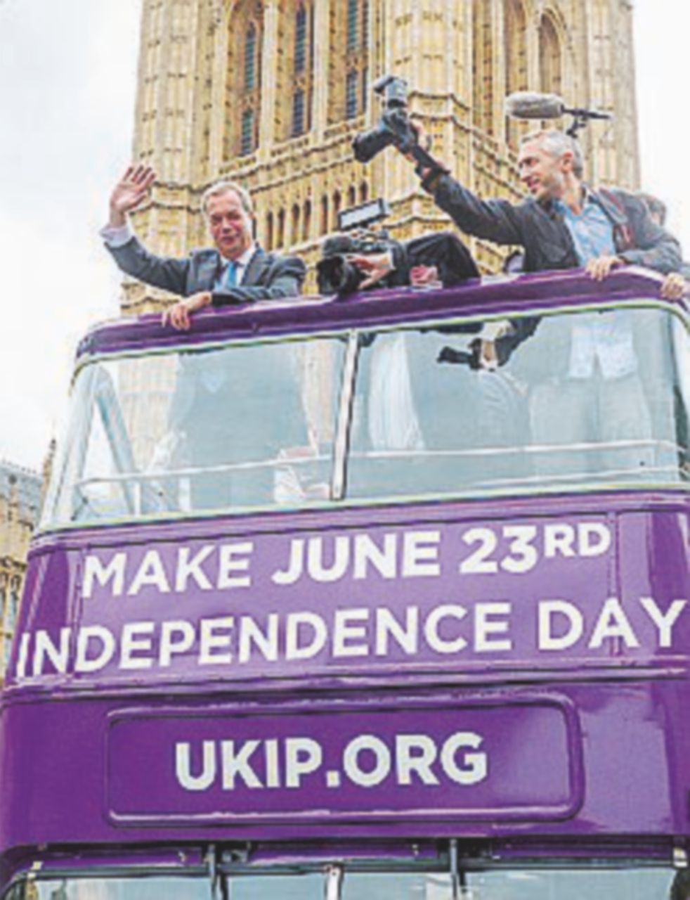 Vigilia tra rose bianche, “Independence Day ”, minacce di Juncker e contro il Labour