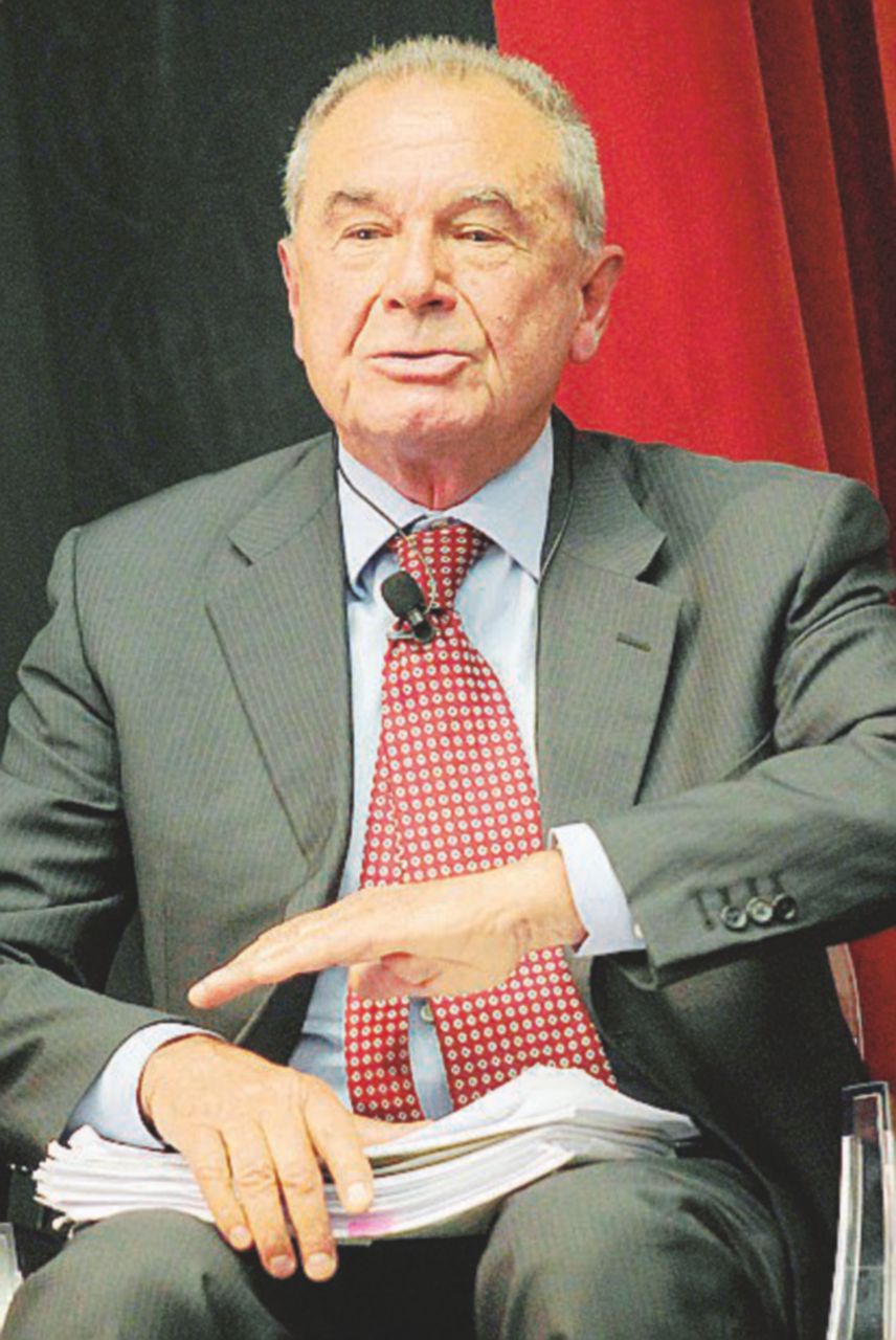 Copertina di Luigi Grillo, l’ex senatore di Forza Italia patteggiò per le tangenti Expo. Ora premia i giornalisti