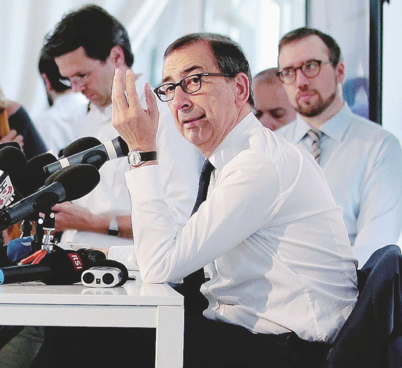 Milano, a Sala va peggio che alla Raggi: è indagato