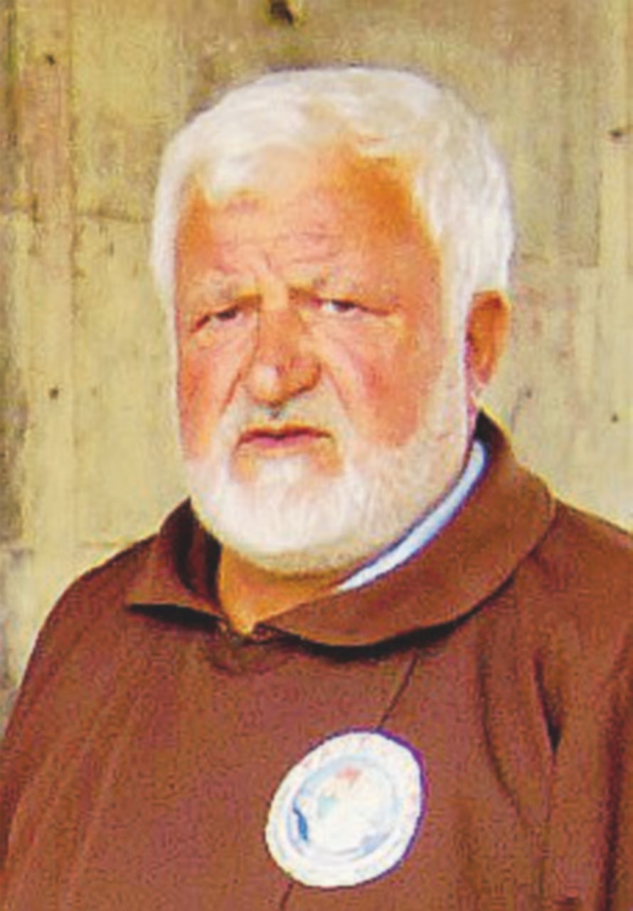 Dalle accuse di stupro alla politica, padre Fedele fa l’assessore