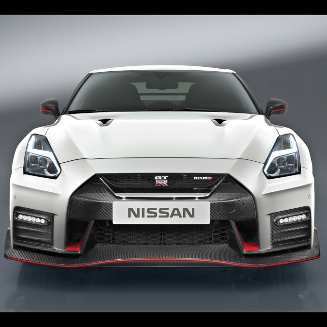 Copertina di Nissan GT-R Nismo, nata per la pista. E infatti debutta al Nurburgring – FOTO