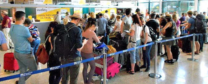 Italia-Svezia, sciopero dei controllori in orario partita: 115 voli cancellati a Fiumicino. Palermo, si ‘ammalano’ autisti