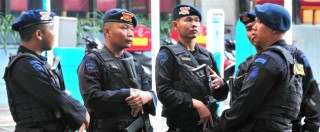 Copertina di Bali, teppisti e disoccupati armati per combattere “le influenze straniere”: comunismo e omosessualità