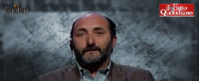 Copertina di Maroni, Lillo: ‘Intercettazioni su case e soldi, ecco perché ha paura del mio libro’