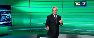 Copertina di La7, inizia il tg e lo studio è vuoto. Mentana arriva trafelato: “Eccoci qua, un po’ di suspense”