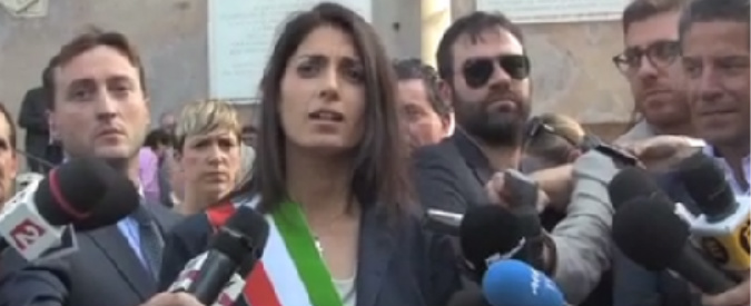 Copertina di Roma, Raggi: “Codice etico? Lo sottoscriveranno i consiglieri M5S, non gli assessori”